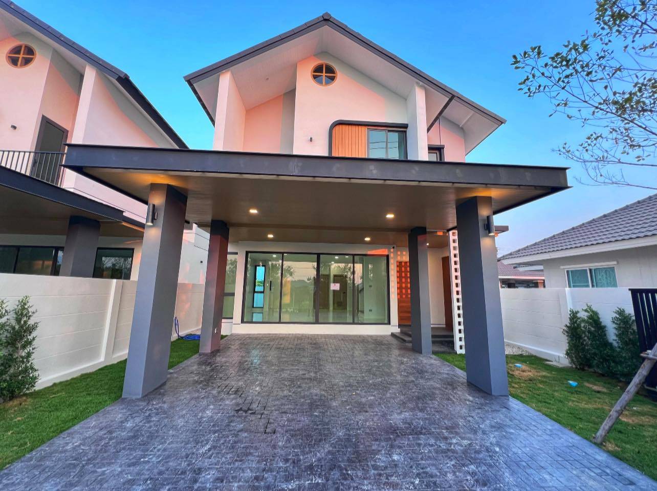 3 Bedroom House For Sale in San Phak Wan, Hang Dong, Chiang Mai - Image 1