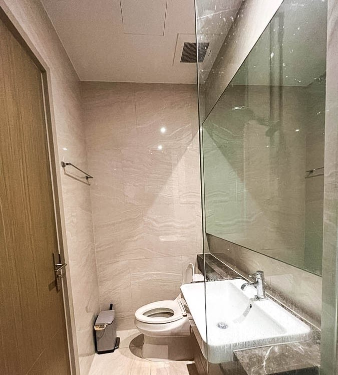 Ashton Silom - Image 4