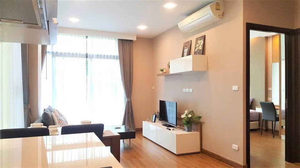 Stylish Condo - Image 1