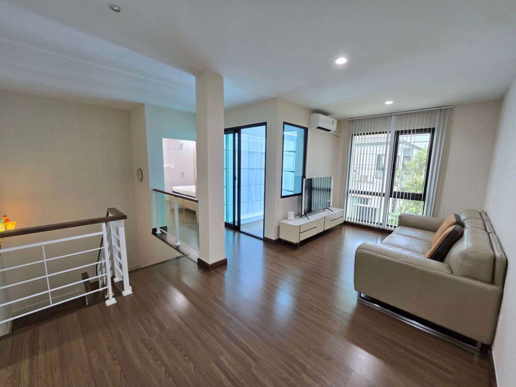 4 Bedroom House For Sale in Saphan Sung, Saphan Sung, Bangkok - Image 7