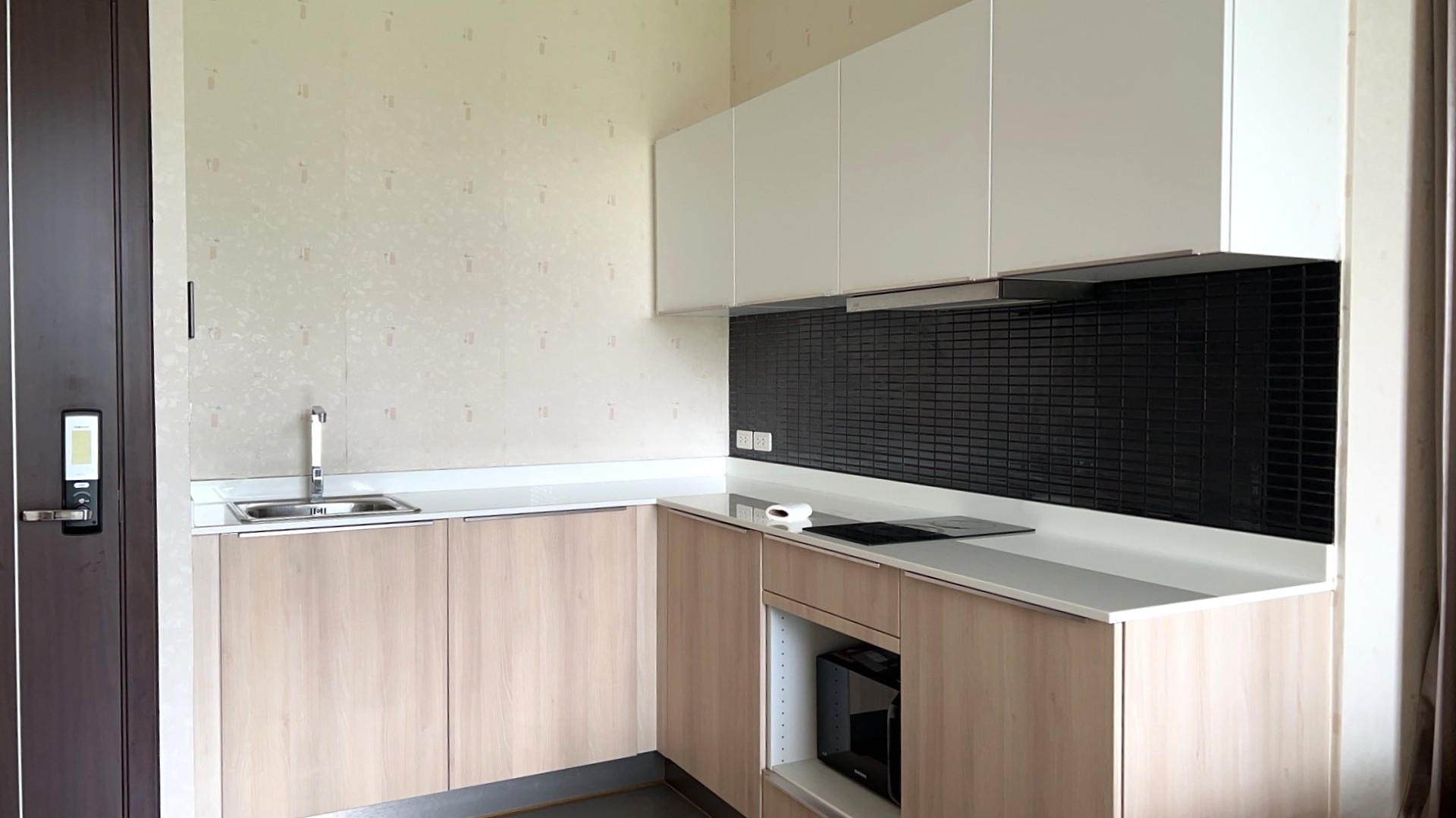 Stylish Condo - Image 5