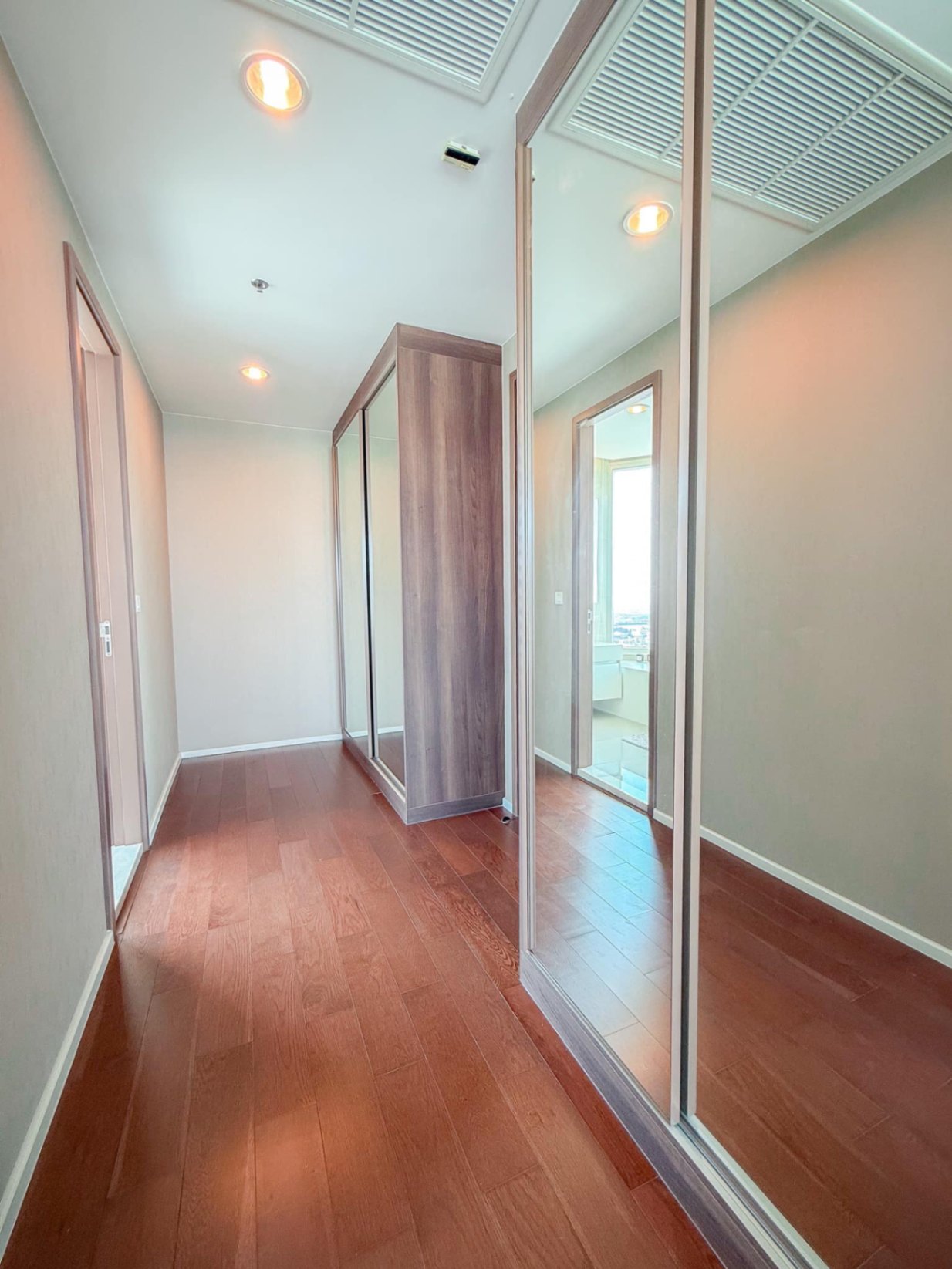 3 Bedroom Condo For Sale in Wat Phraya Krai, Bang Kho Laem, Bangkok - Image 5