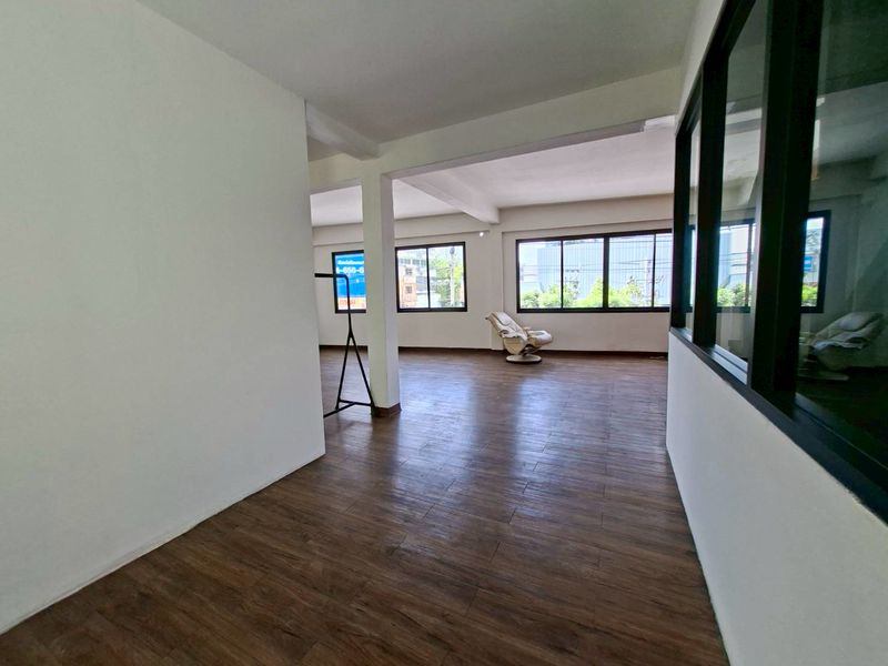  Retail Space For Sale in Khlong Tan, Khlong Toei, Bangkok - Image 11