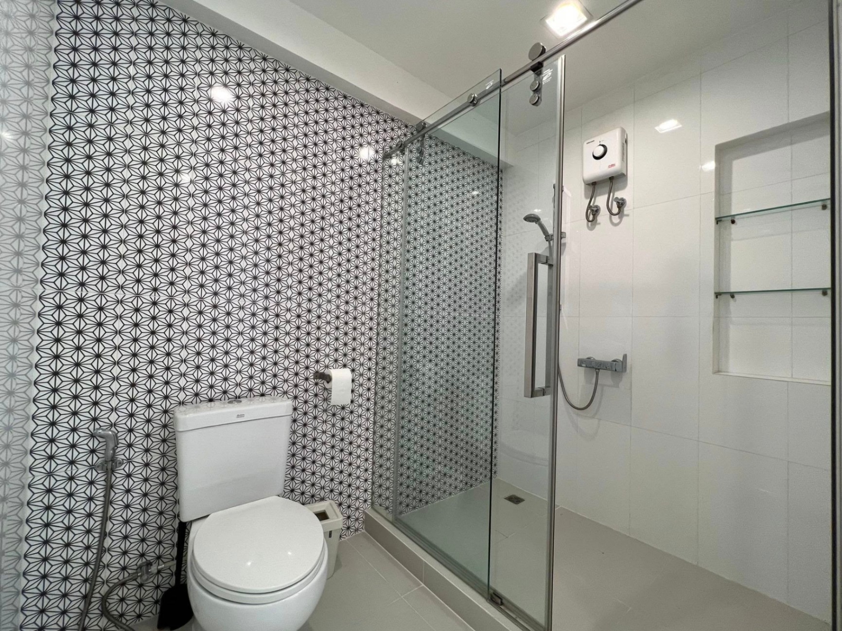 Premier Condominium - Image 8