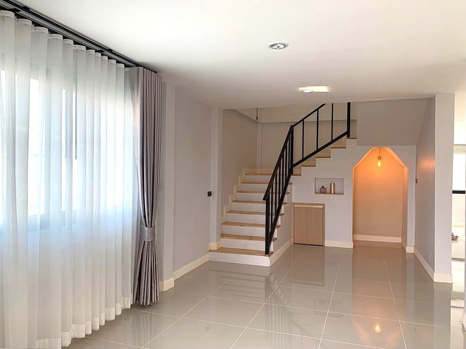4 Bedroom House For Sale in Pa Daet, Mueang Chiang Mai, Chiang Mai - Image 2