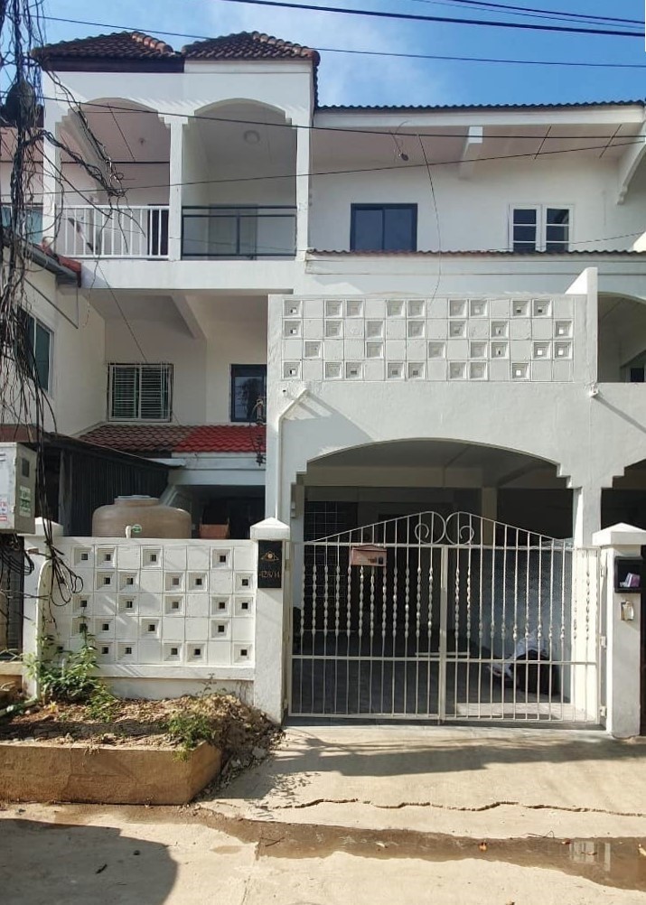 4 Bedroom Townhouse For Sale in Chang Khlan, Mueang Chiang Mai, Chiang Mai - Image 1
