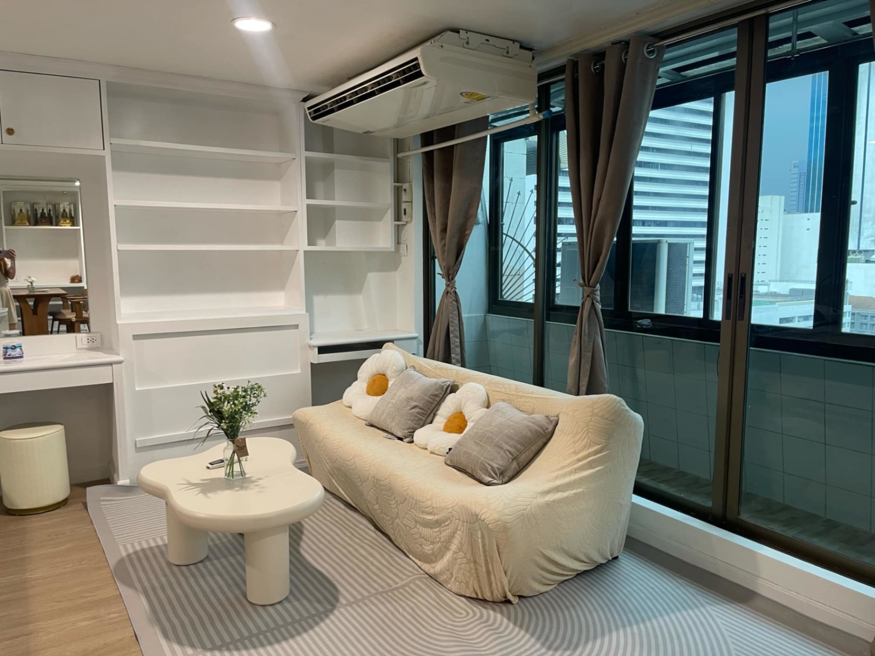 2 Bedroom Condo For Rent in Si Lom, Bang Rak, Bangkok - Image 1