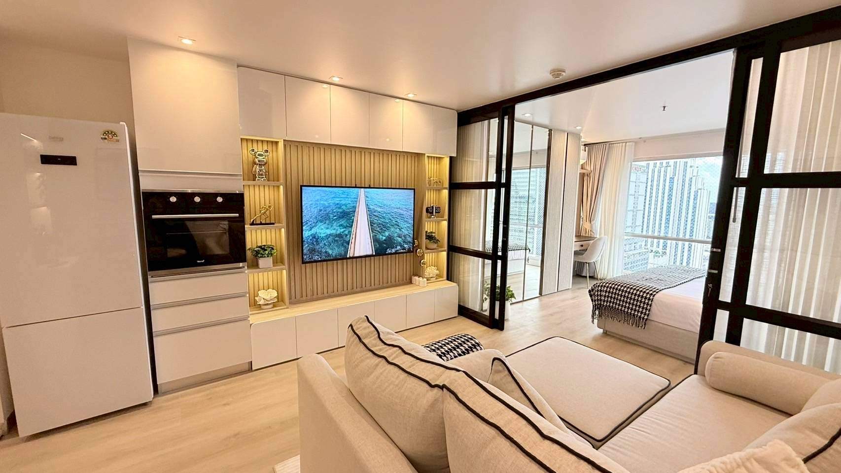Sukhumvit Suites - Image 1
