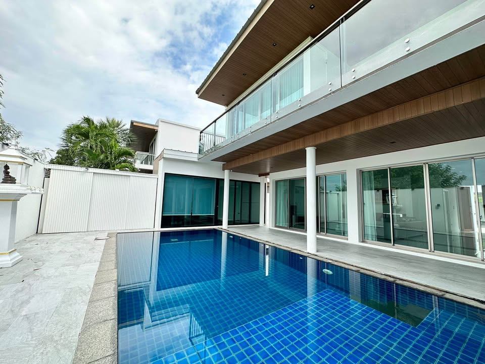 5 Bedroom House For Rent in San Phak Wan, Hang Dong, Chiang Mai - Image 1