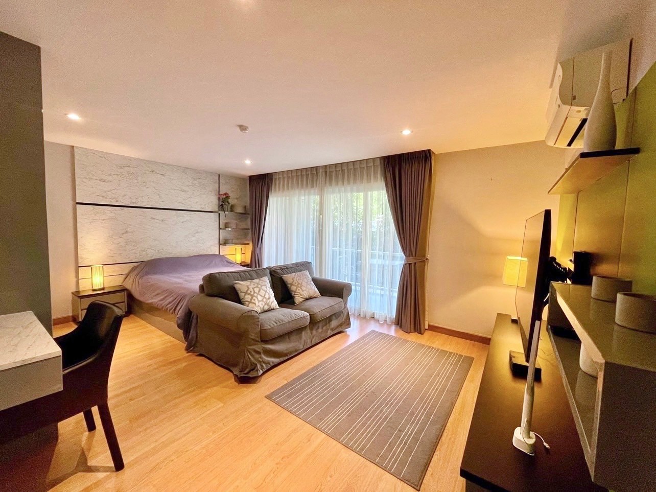 Rawee Waree Condo - Image 2