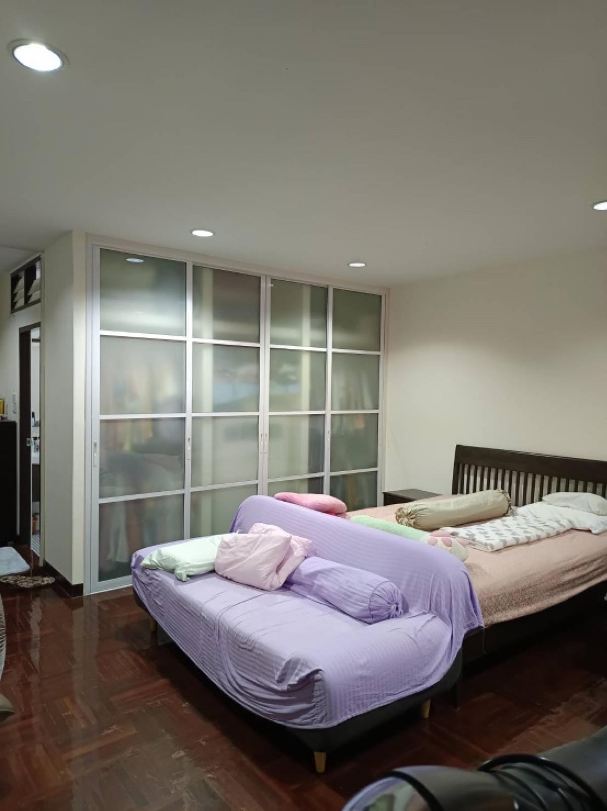 4 Bedroom Townhouse For Sale in Wat Phraya Krai, Bang Kho Laem, Bangkok - Image 7