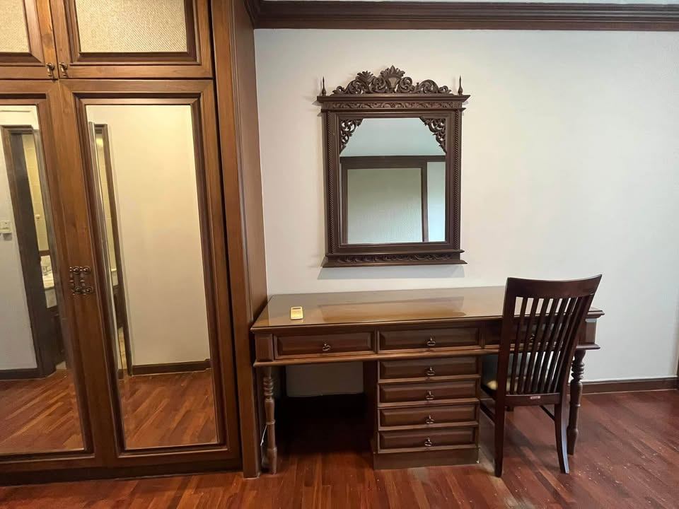 Floral Condo - Image 16