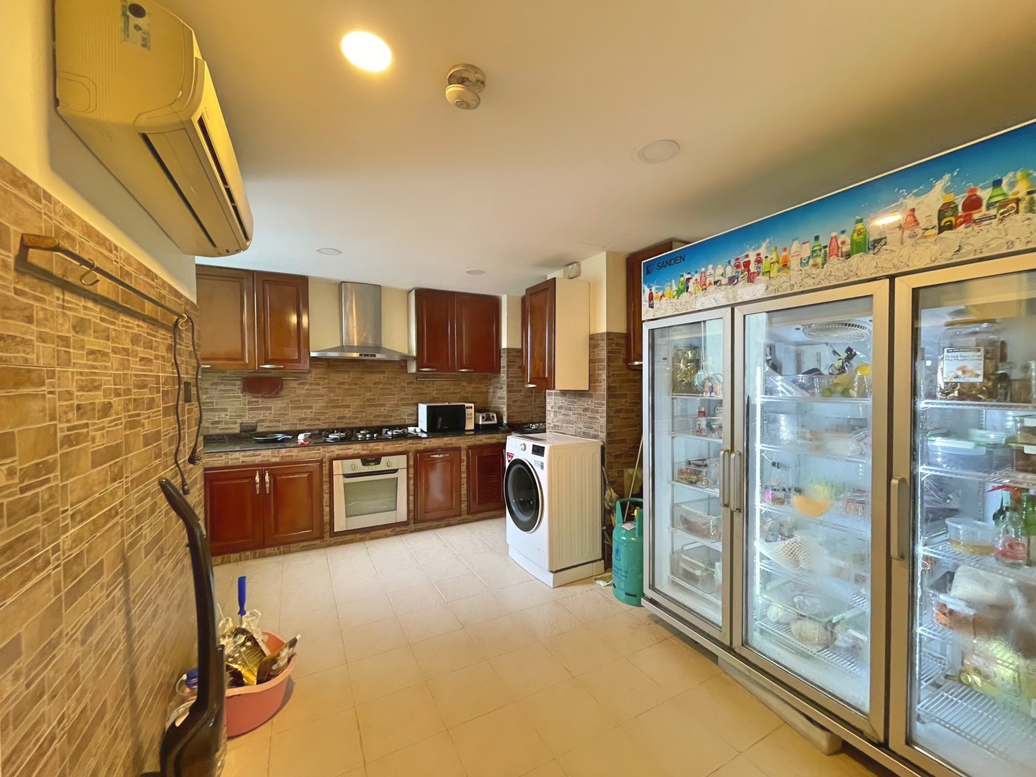 2 Bedroom Condo For Sale in Khlong Tan Nuea, Vadhana, Bangkok - Image 3
