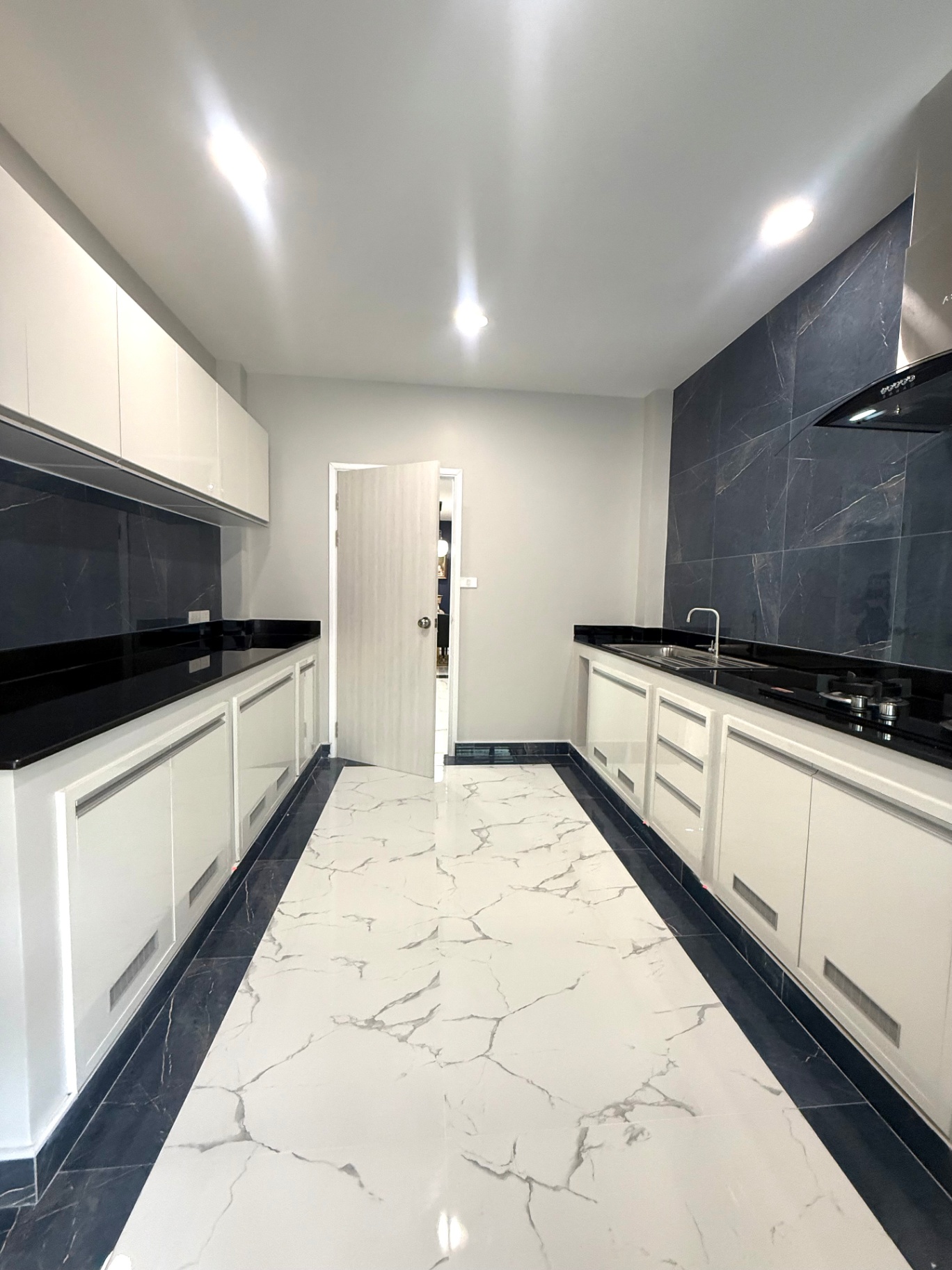 5 Bedroom House For Sale in Nam Phrae, Hang Dong, Chiang Mai - Image 21