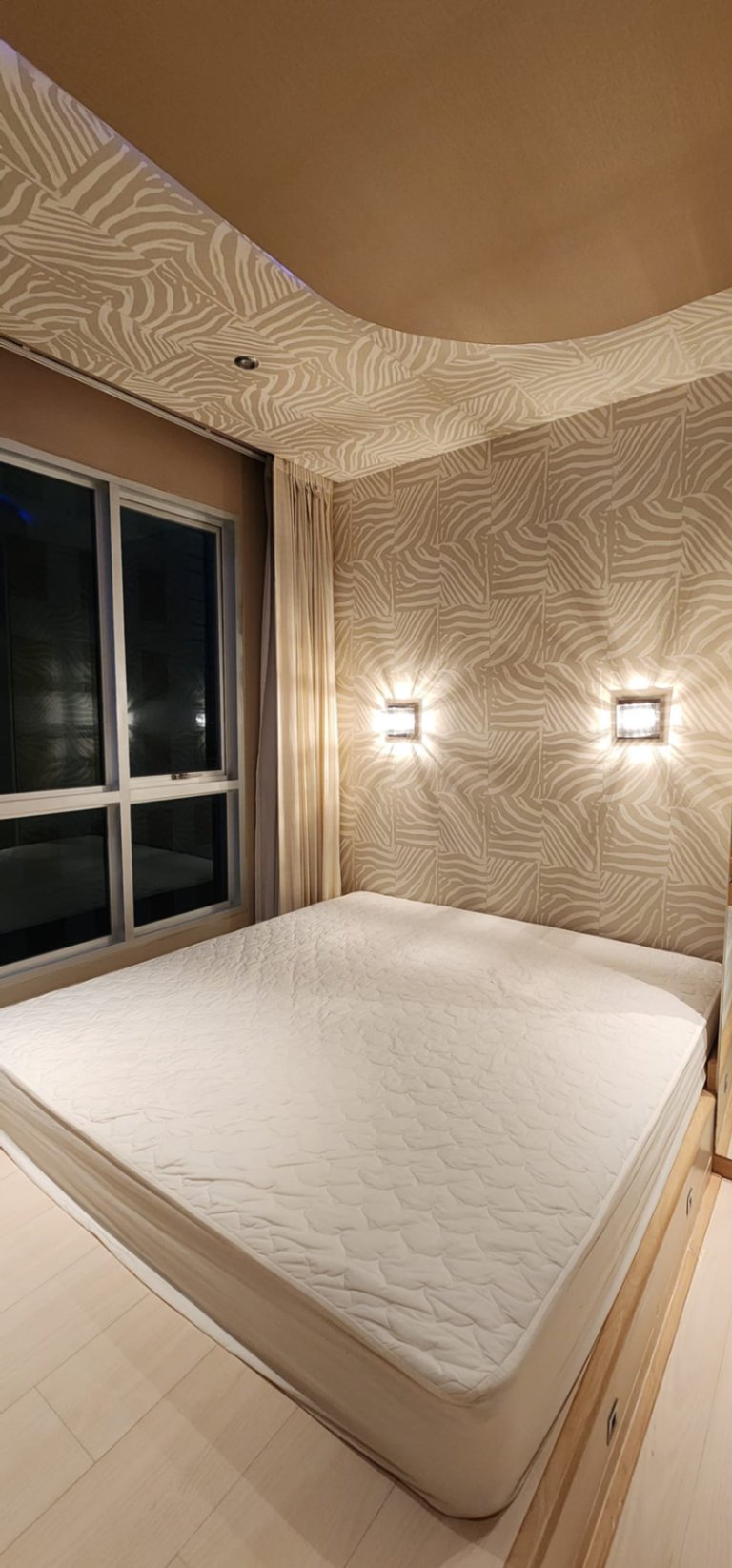 1 Bedroom Condo For Sale in Sam Sen Nok, Huai Khwang, Bangkok - Image 10