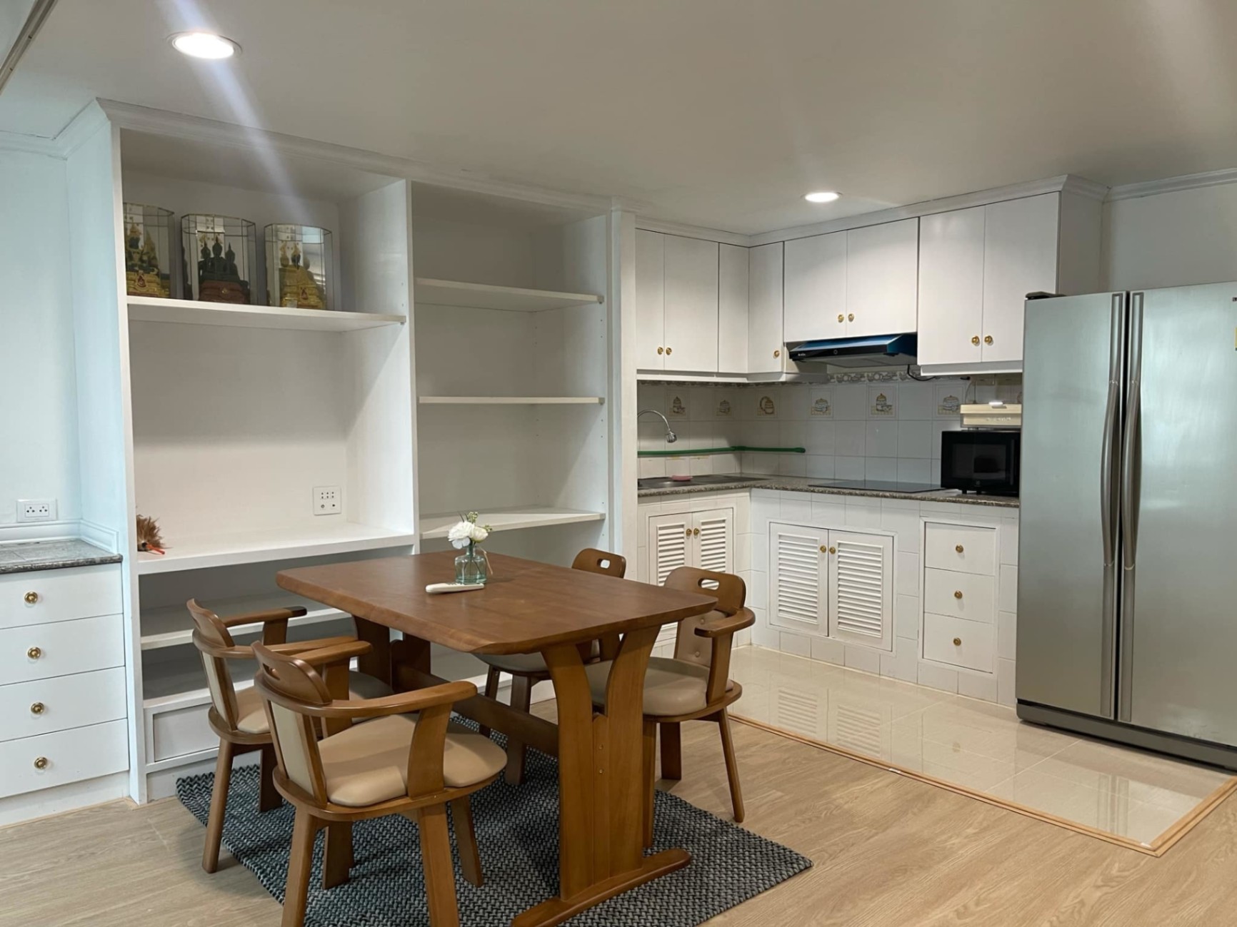 2 Bedroom Condo For Rent in Si Lom, Bang Rak, Bangkok - Image 2