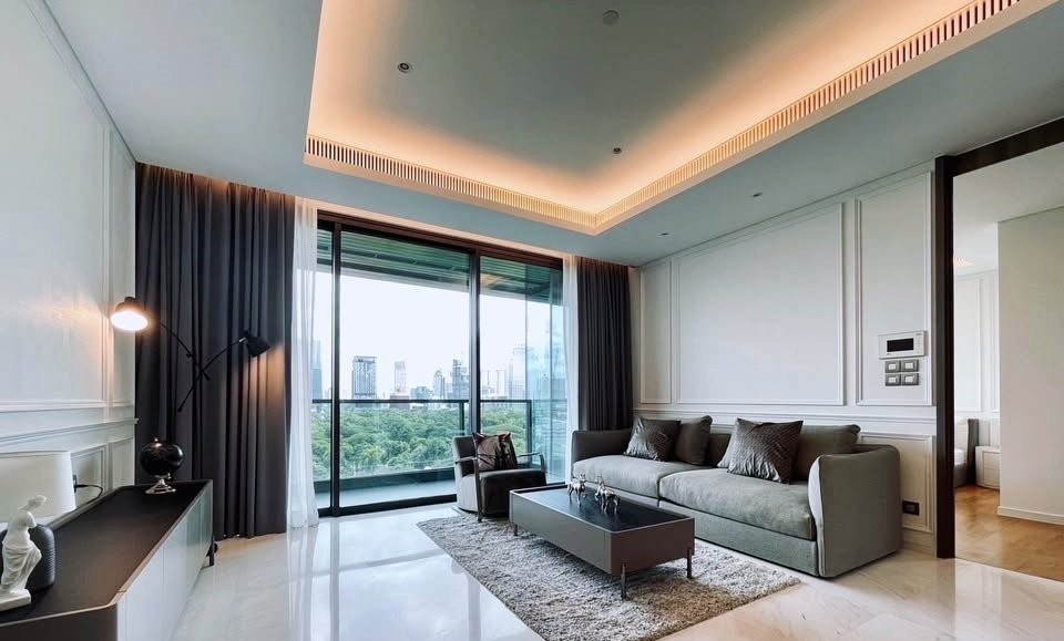 Sindhorn Tonson - Image 1
