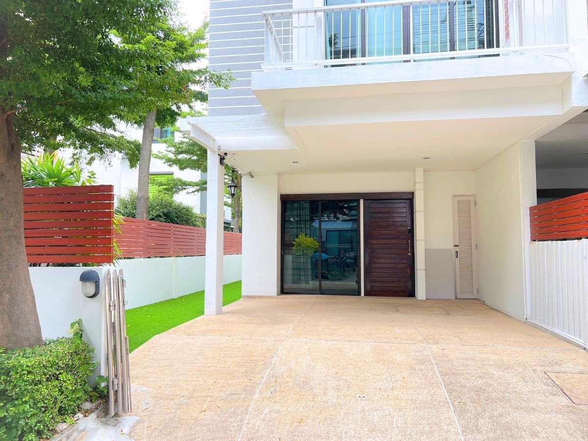 Areeya Mandarina Sukhumvit 77 - Image 1