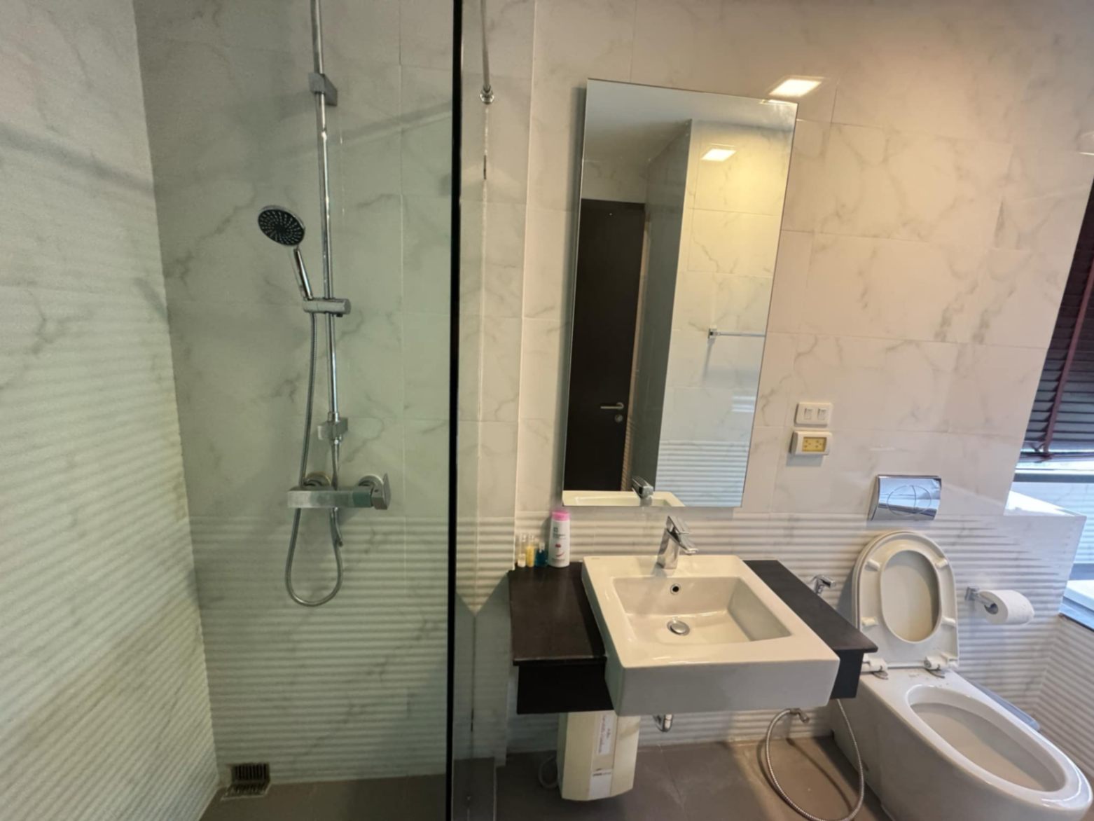 Stylish Condo - Image 17