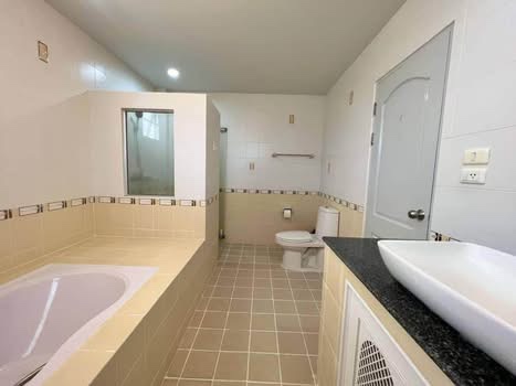 Home in Park - Image 15