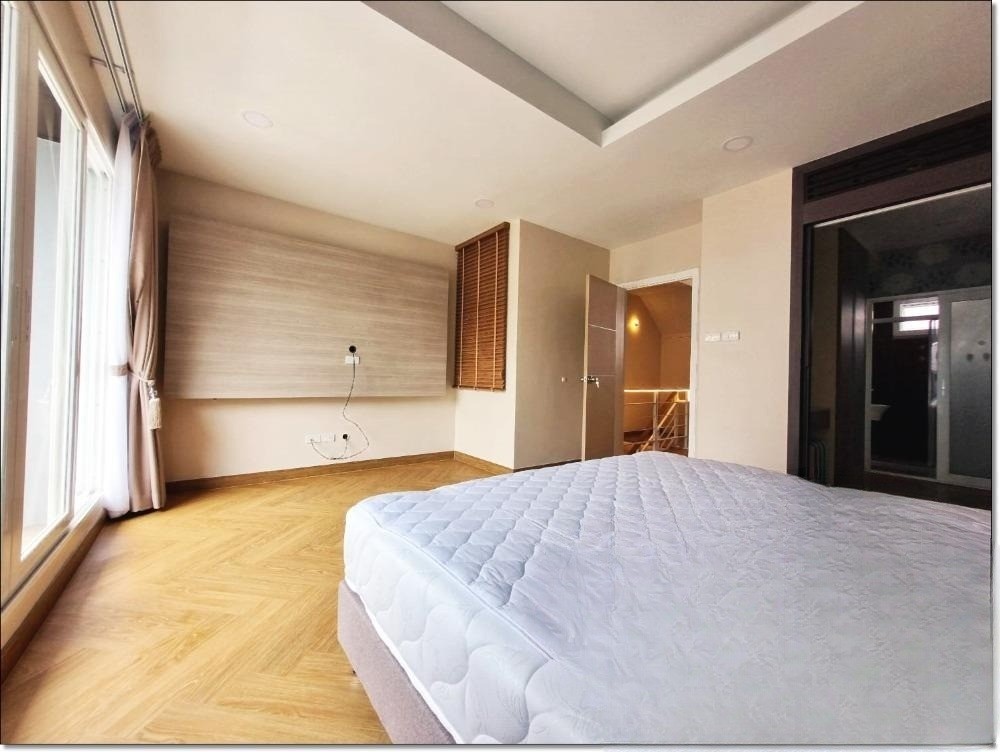 3 Bedroom Townhouse For Sale in Wang Thonglang, Wang Thonglang, Bangkok - Image 5