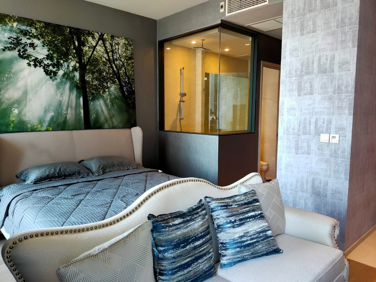 Ashton Silom - Image 1