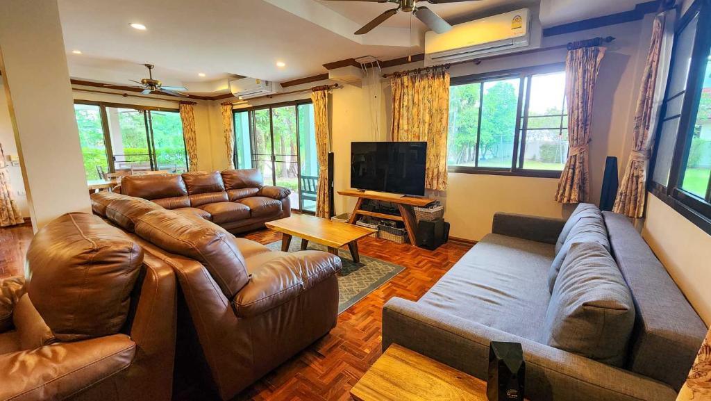 5 Bedroom House For Rent in Pa Pong, Doi Saket, Chiang Mai - Image 4