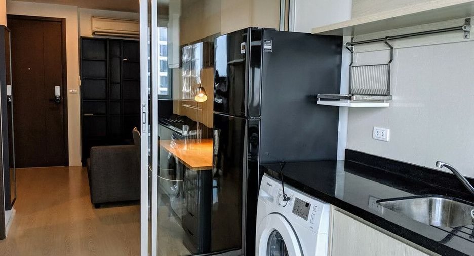 1 Bedroom Condo For Sale in Thung Mahamek, Sathon, Bangkok - Image 3