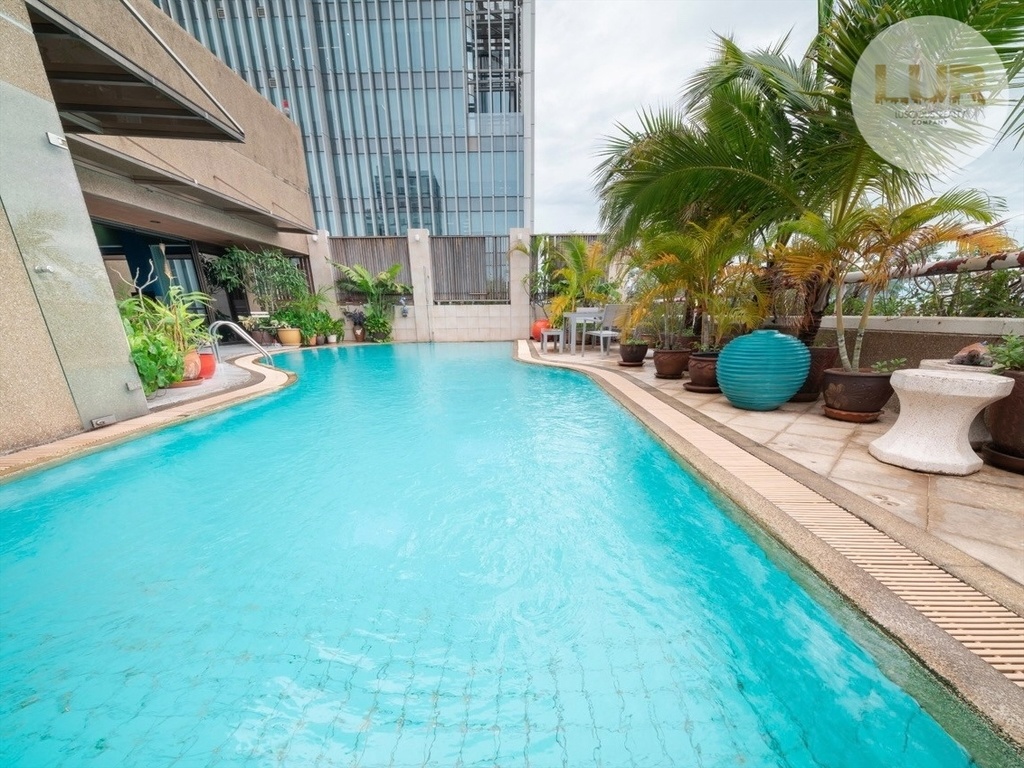 Asok Towers - Image 3