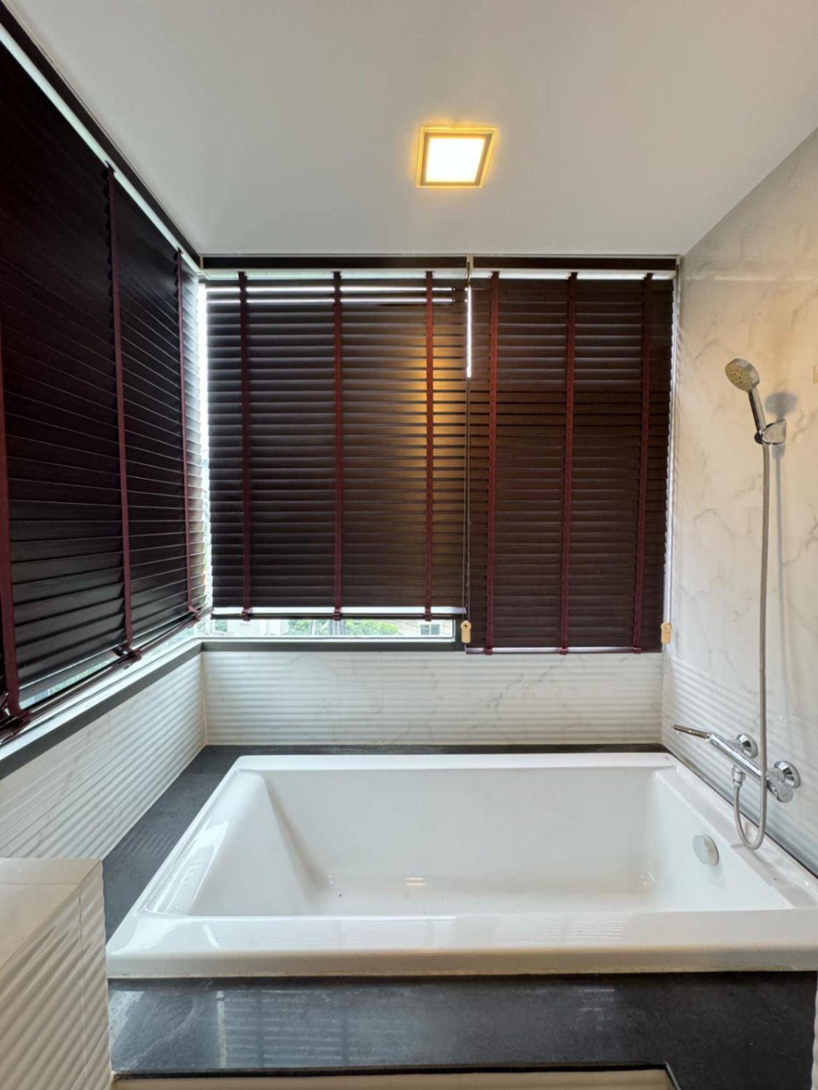 Stylish Condo - Image 11