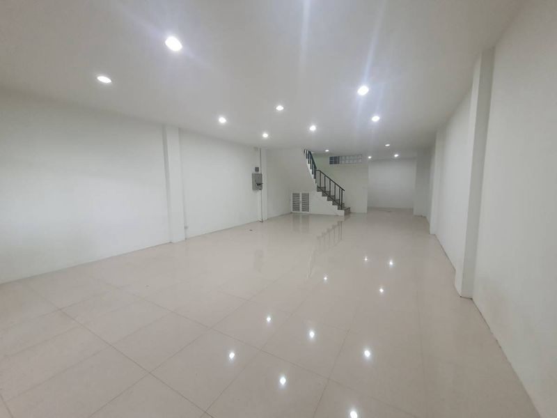  Retail Space For Sale in Bang Phongphang, Yan Nawa, Bangkok - Image 3