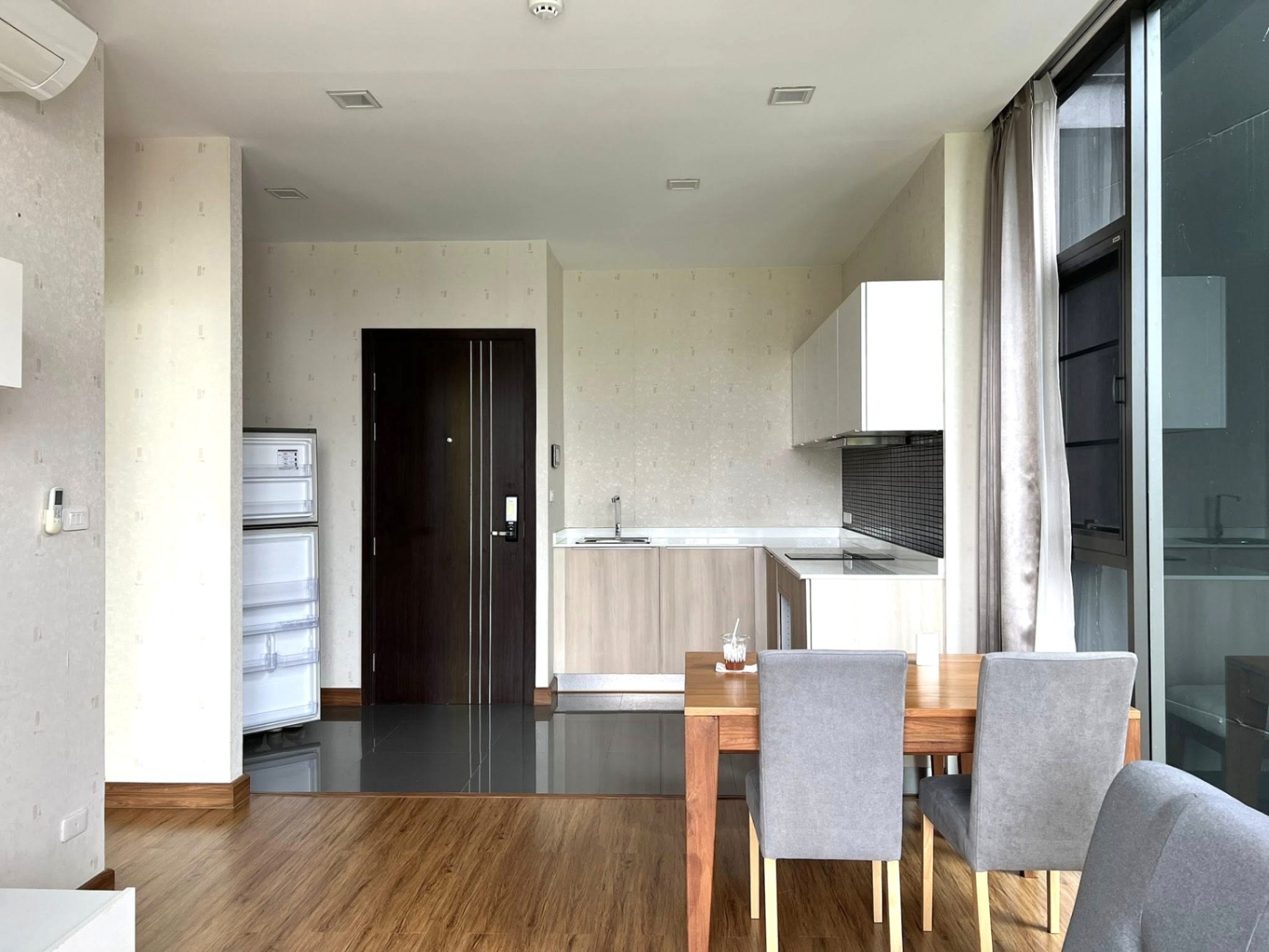 Stylish Condo - Image 2