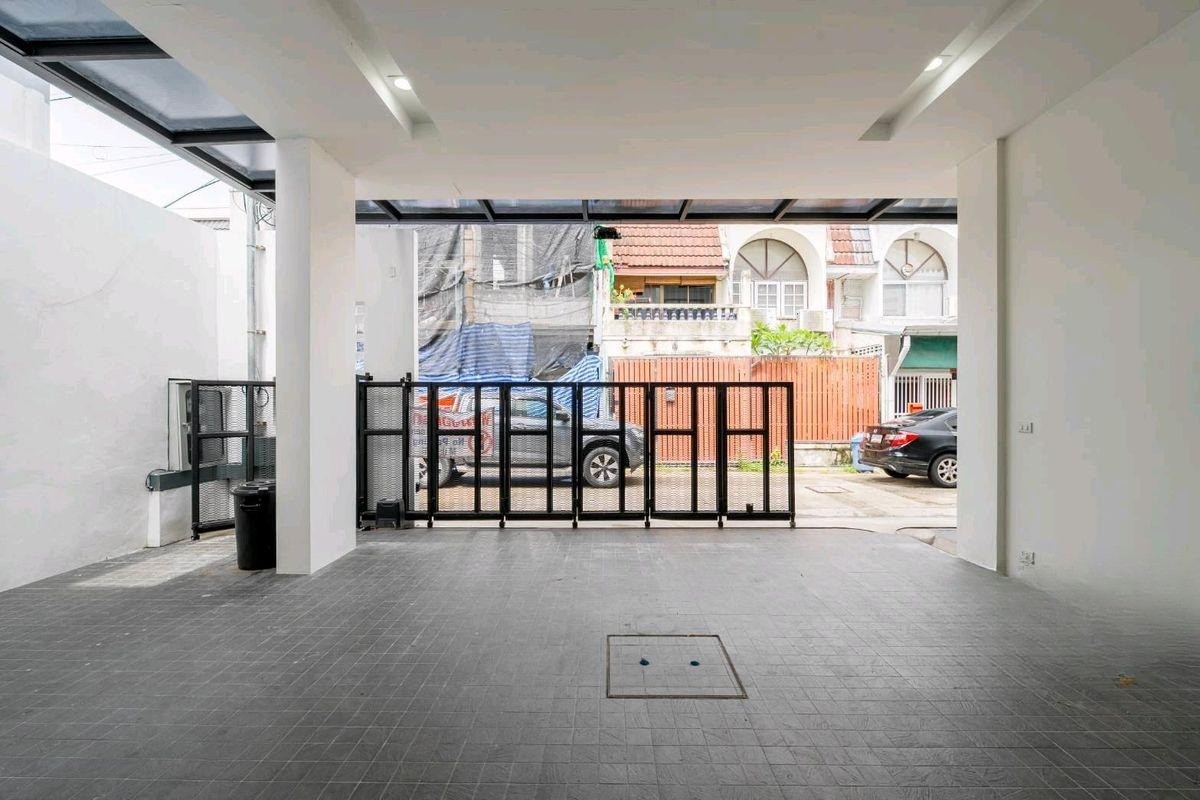 5 Bedroom House For Sale in Khlong Tan, Khlong Toei, Bangkok - Image 17
