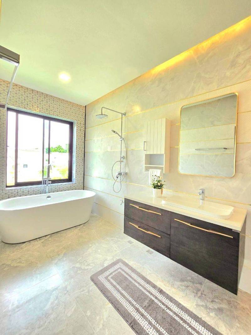 5 Bedroom House For Sale in San Phak Wan, Hang Dong, Chiang Mai - Image 6