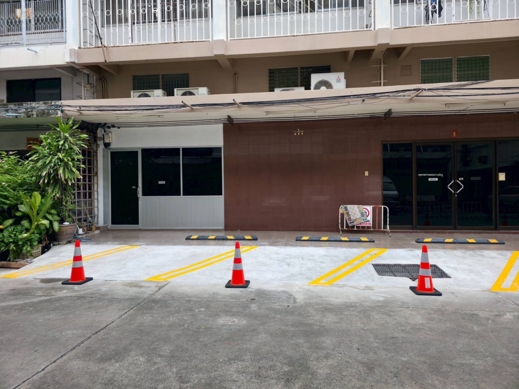  Retail Space For Rent in Phra Khanong, Khlong Toei, Bangkok - Image 1