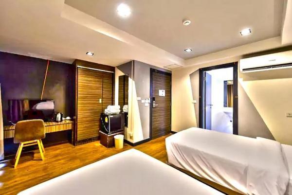  Retail Space For Sale in Yan Nawa, Sathon, Bangkok - Image 1