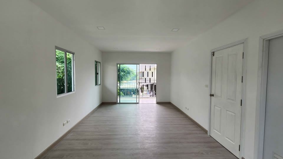 3 Bedroom House For Sale in Racha Thewa, Bang Phli, Samut Prakan - Image 5