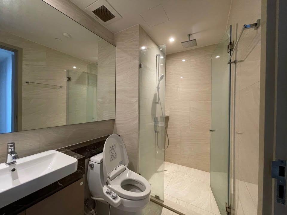 Ashton Silom - Image 11