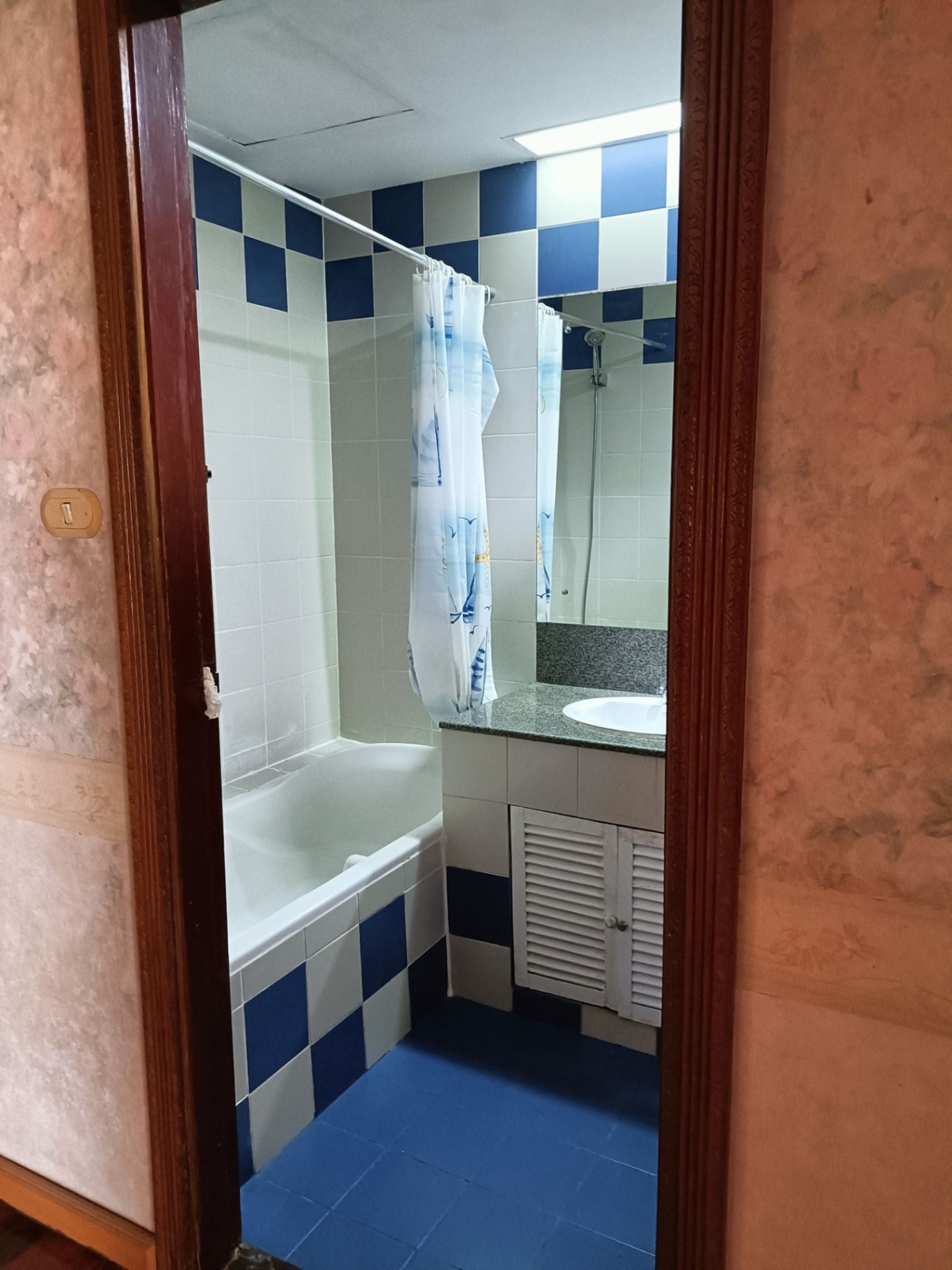 2 Bedroom Condo For Sale in Bang Lamphu Lang, Khlong San, Bangkok - Image 5