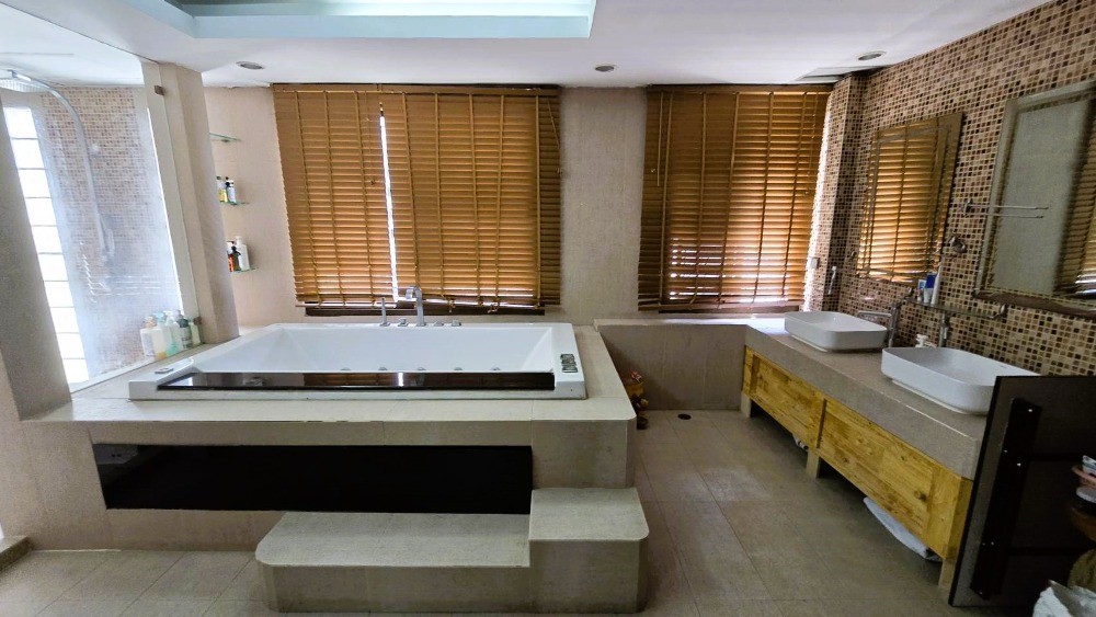  Retail Space For Sale in Thung Wat Don, Sathon, Bangkok - Image 15