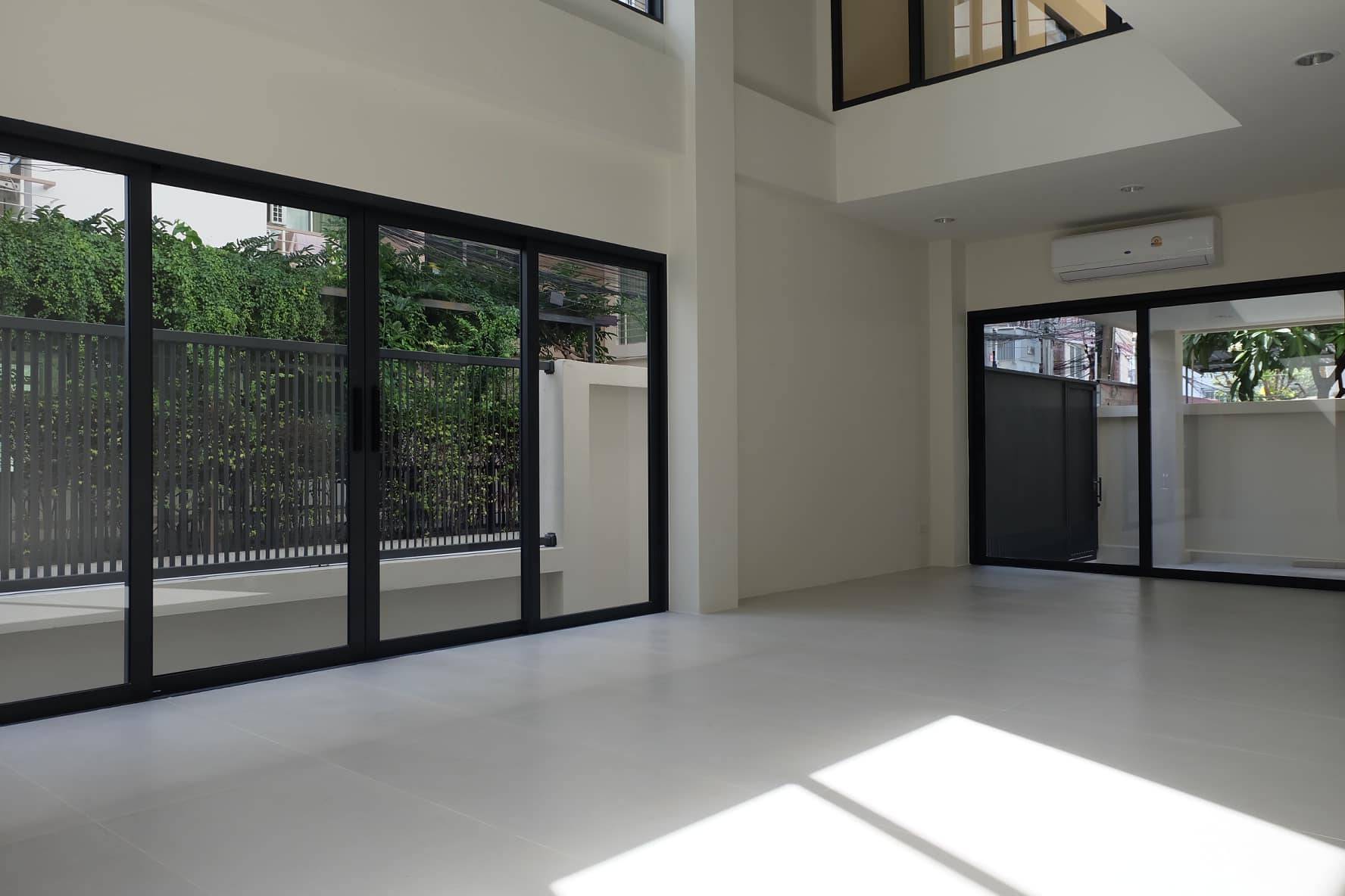  Retail Space For Sale in Sam Sen Nok, Huai Khwang, Bangkok - Image 4