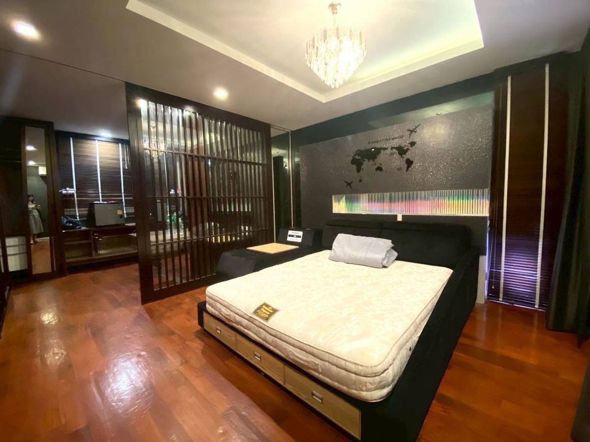 5 Bedroom Townhouse For Sale in Chong Nonsi, Yan Nawa, Bangkok - Image 4