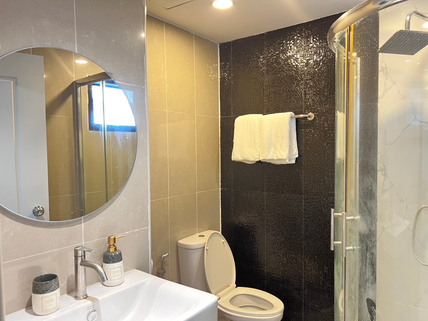 Airport Home Condo - Image 7