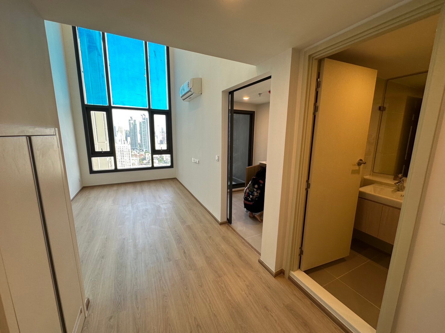 1 Bedroom Condo For Sale in Khlong Toei, Khlong Toei, Bangkok - Image 1