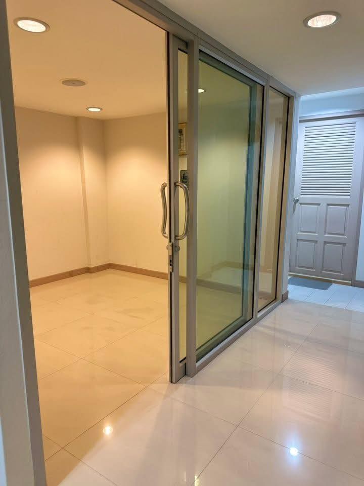  Retail Space For Rent in Phra Khanong, Khlong Toei, Bangkok - Image 8