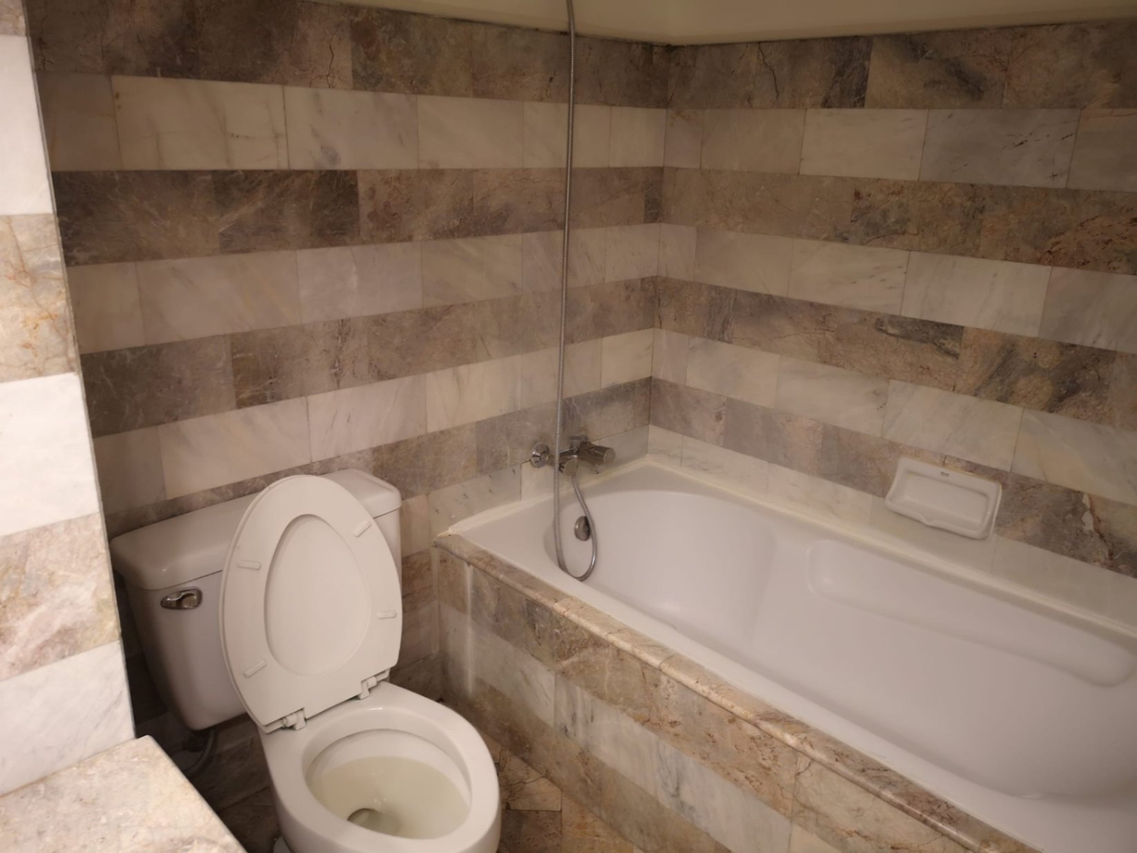 Silom Suite Condominium - Image 10