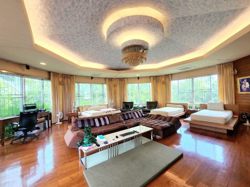 5 Bedroom House For Rent in Pa Daet, Mueang Chiang Mai, Chiang Mai - Image 9