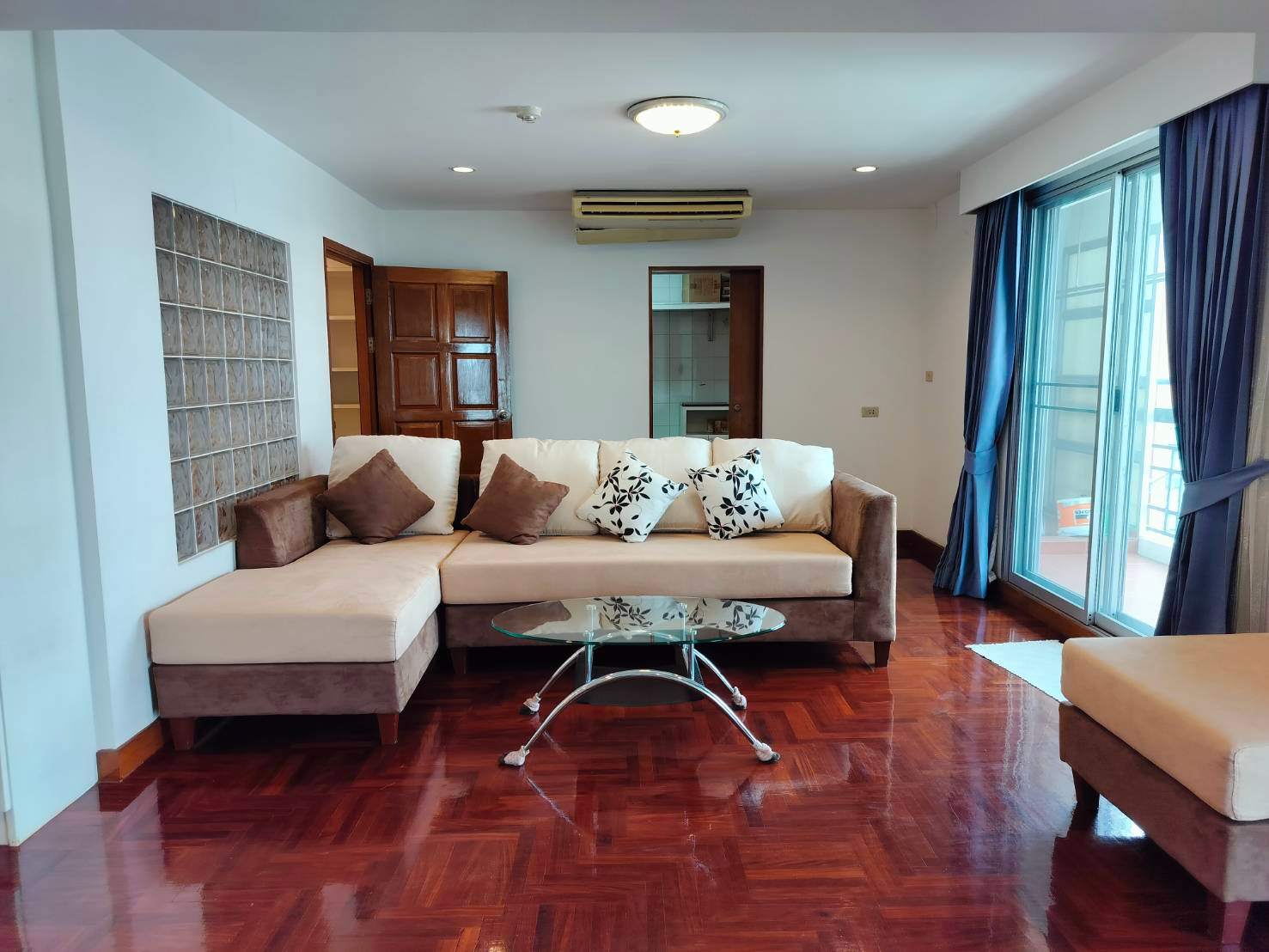Royal Castle Sukhumvit 39 - Image 1