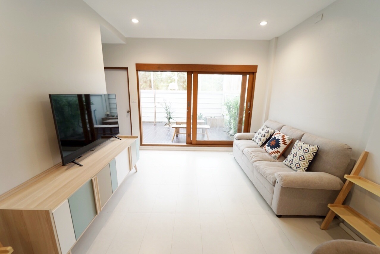Monotown 1 Faham - Image 1