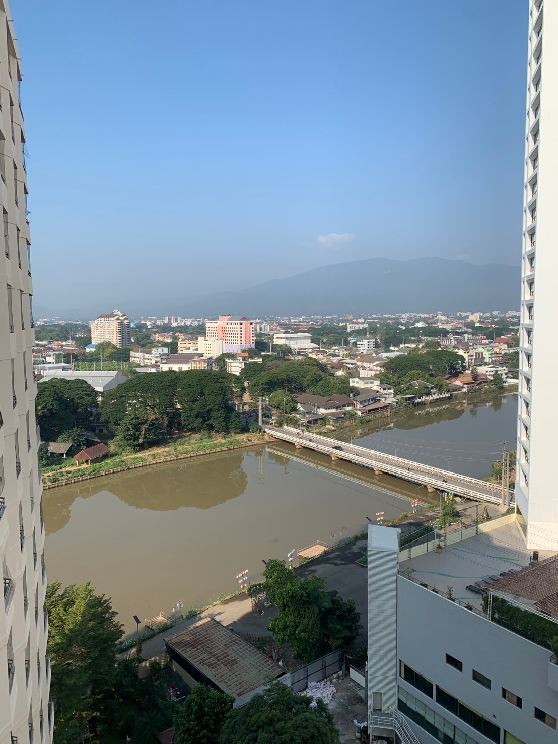 Riverside Condo - Image 9